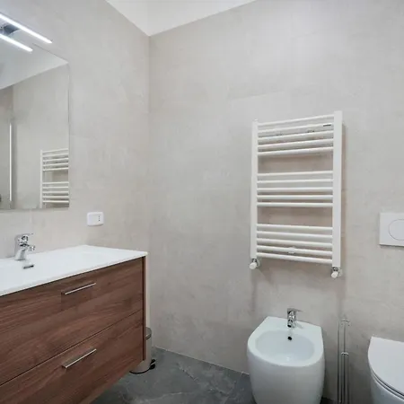 Guesthost - Silvia's With Parking - 400m From Sea Bari