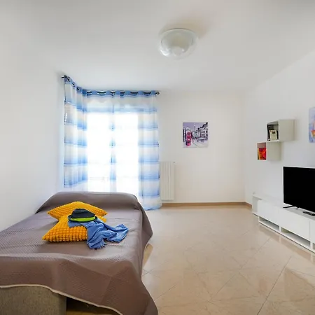 Guesthost - Silvia's With Parking - 400m From Sea Apartamento *