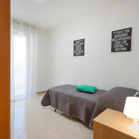 Apartamento Guesthost - Silvia's With Parking - 400m From Sea Bari