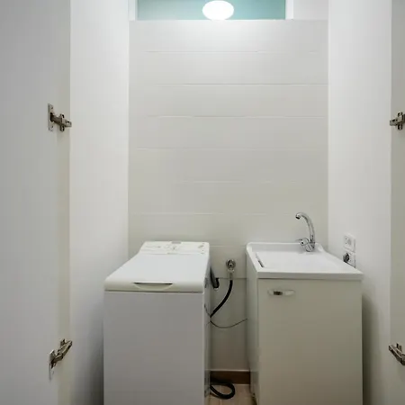 Apartamento Guesthost - Silvia's With Parking - 400m From Sea