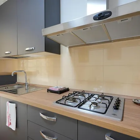 Apartamento Guesthost - Silvia's With Parking - 400m From Sea *