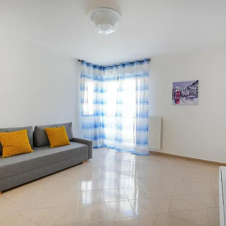 Apartamento Guesthost - Silvia's With Parking - 400m From Sea